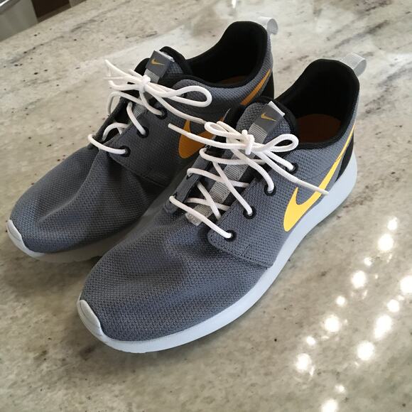 New Nike Roshe One Men's size 6 Women's 7.5 - Picture 3 of 8